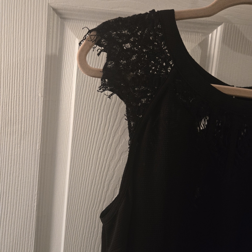 41 Hawthorn Black Lace Cap-Sleeve Blouse - Picture 5 of 12